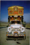 10 Beschilderde vrachtauto (Pakistan).jpg (63148 bytes)