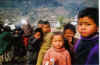 33 Plaatselijke jeugd bij Jiri (Nepal).jpg (66072 bytes)